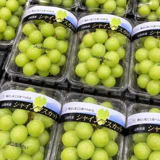 緑のぶどうの売場