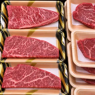 厚切りの牛肉ステーキ